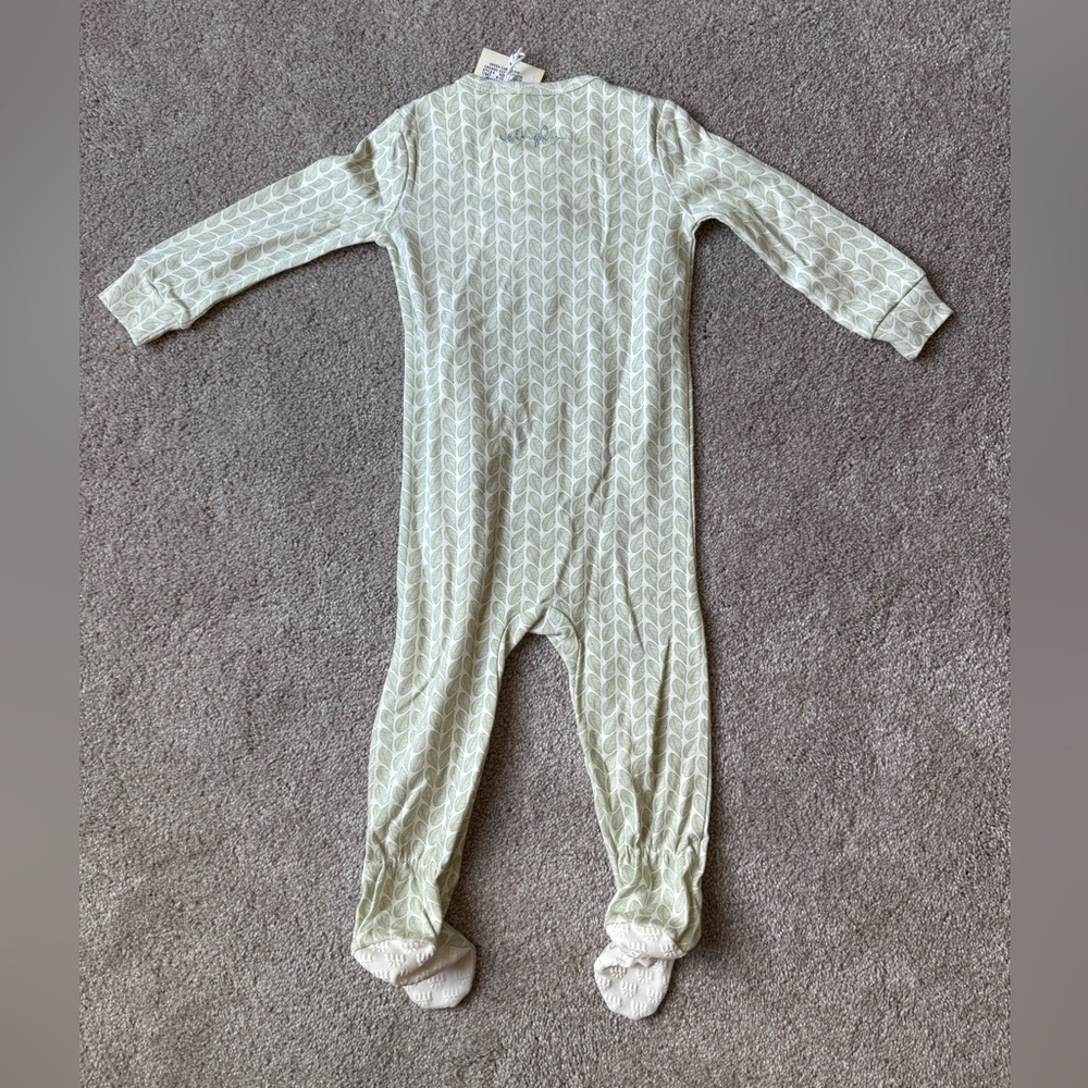 Simply Magnetic Me Green Cable Leaf Organic Cotton Footie. Elegant simple print - Picture 3 of 4